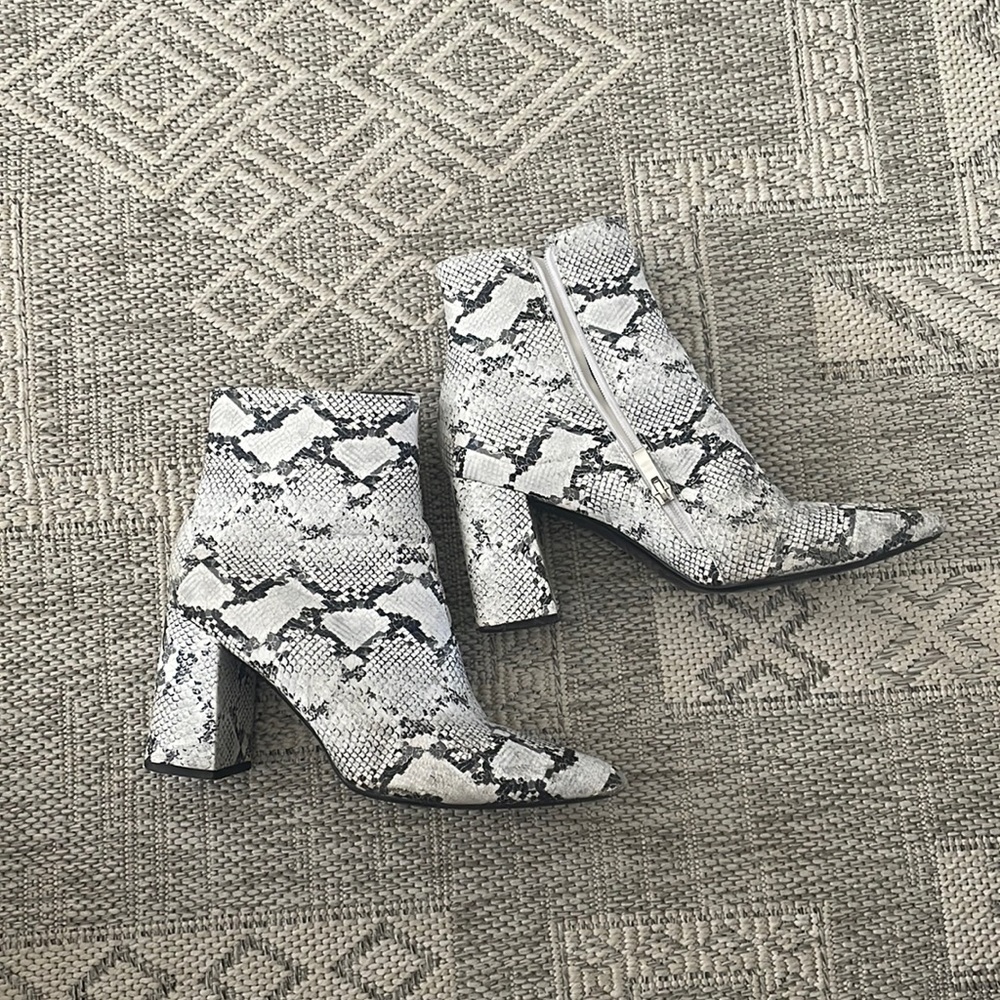 Princess Polly Snake Booties - Size 10